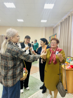 Районная библиотека им. А. И. Куприна  поздравила наровчатцев с праздником золотого возраста