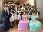 Выпускники побывали на балу в Пушкинском центре