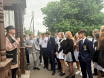 Выпускники побывали на балу в Пушкинском центре